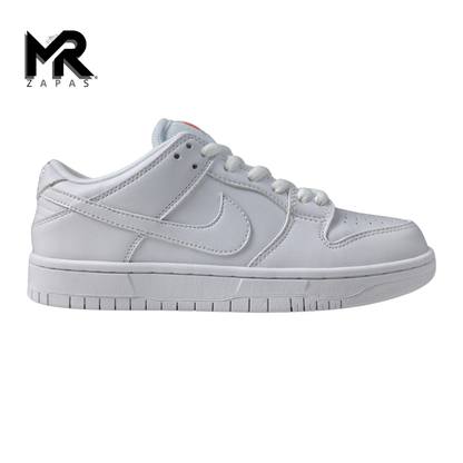 N**K SB DUN**K LOW PRO TRIPLE WHITE