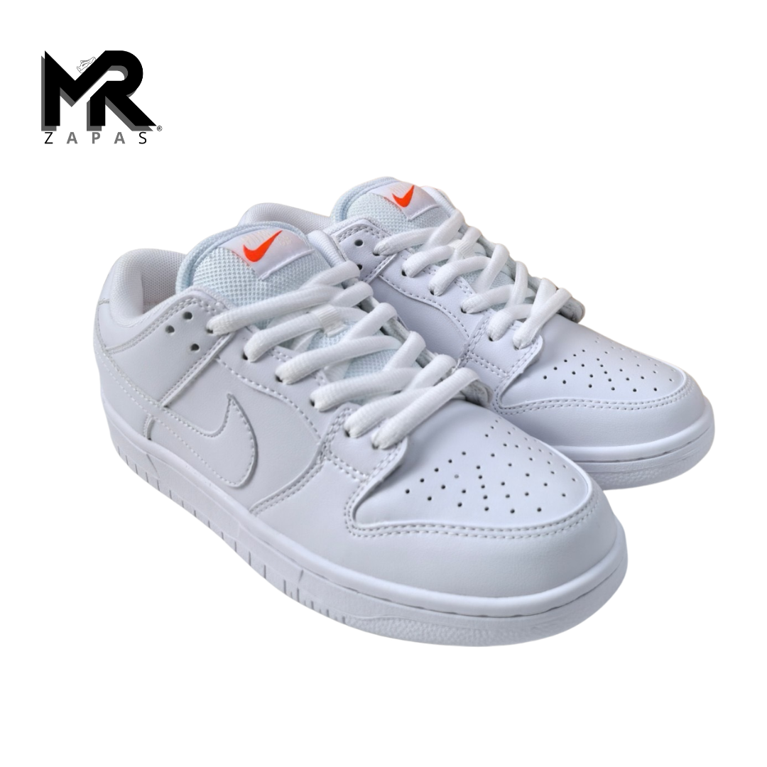 N**K SB DUN**K LOW PRO TRIPLE WHITE