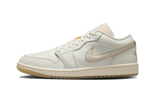 Air J0RD@N -  1 Low SE Metallic Team Gold (W)