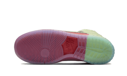 N**K SB Dunk High Pro QS Strawberry Cough